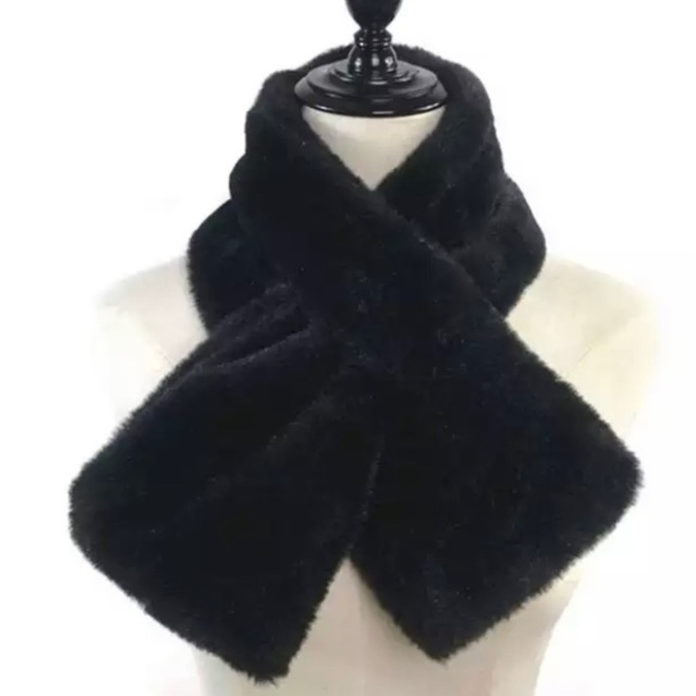 FAUX FUR BLACK SUPER SOFT SCARF SHAWL COLLAR FAUX FUR SLIDE THROUGH SLIT-NWT - Picture 3 of 3